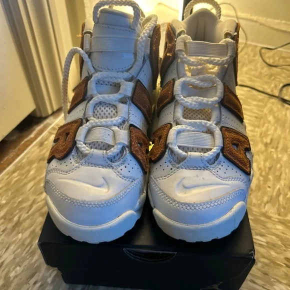 Size 2 Nike air sneakers - Picture 4 of 6